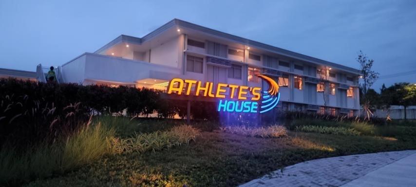 Athlete'S House Hotel Imus Kültér fotó
